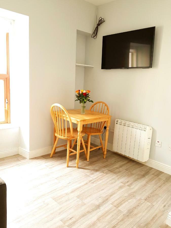 Townhouse In Centre Of Cobh Apartment Bagian luar foto