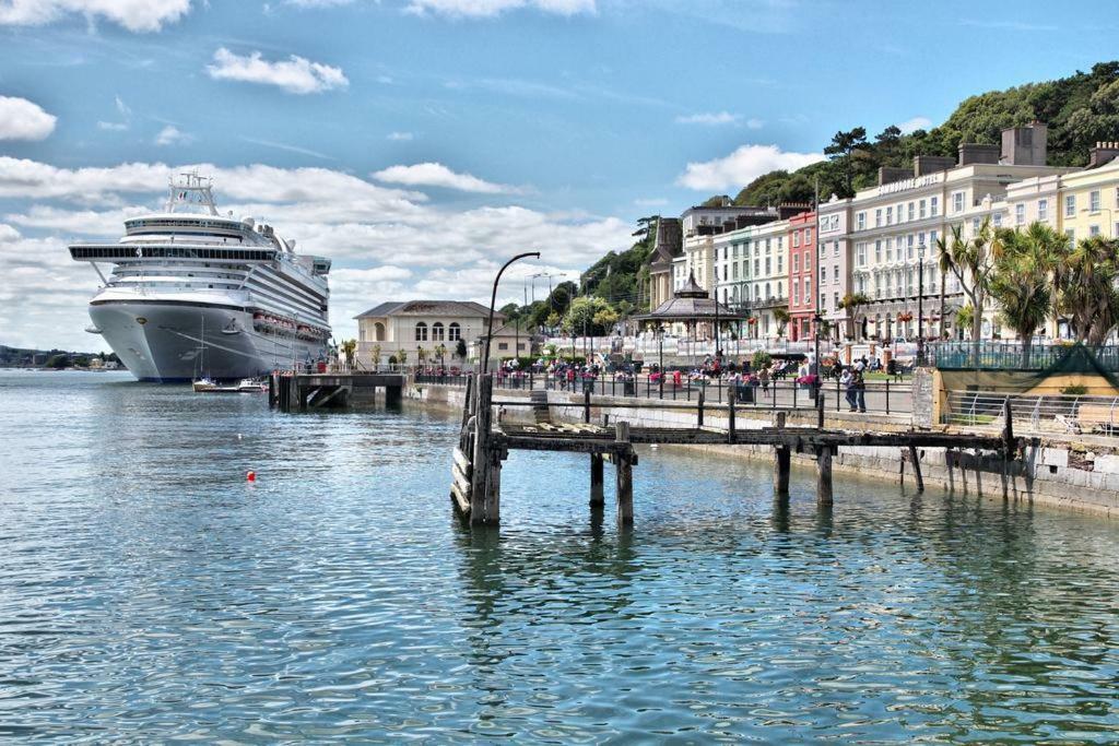 Townhouse In Centre Of Cobh Apartment Bagian luar foto