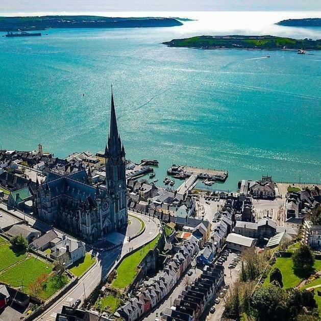 Townhouse In Centre Of Cobh Apartment Bagian luar foto