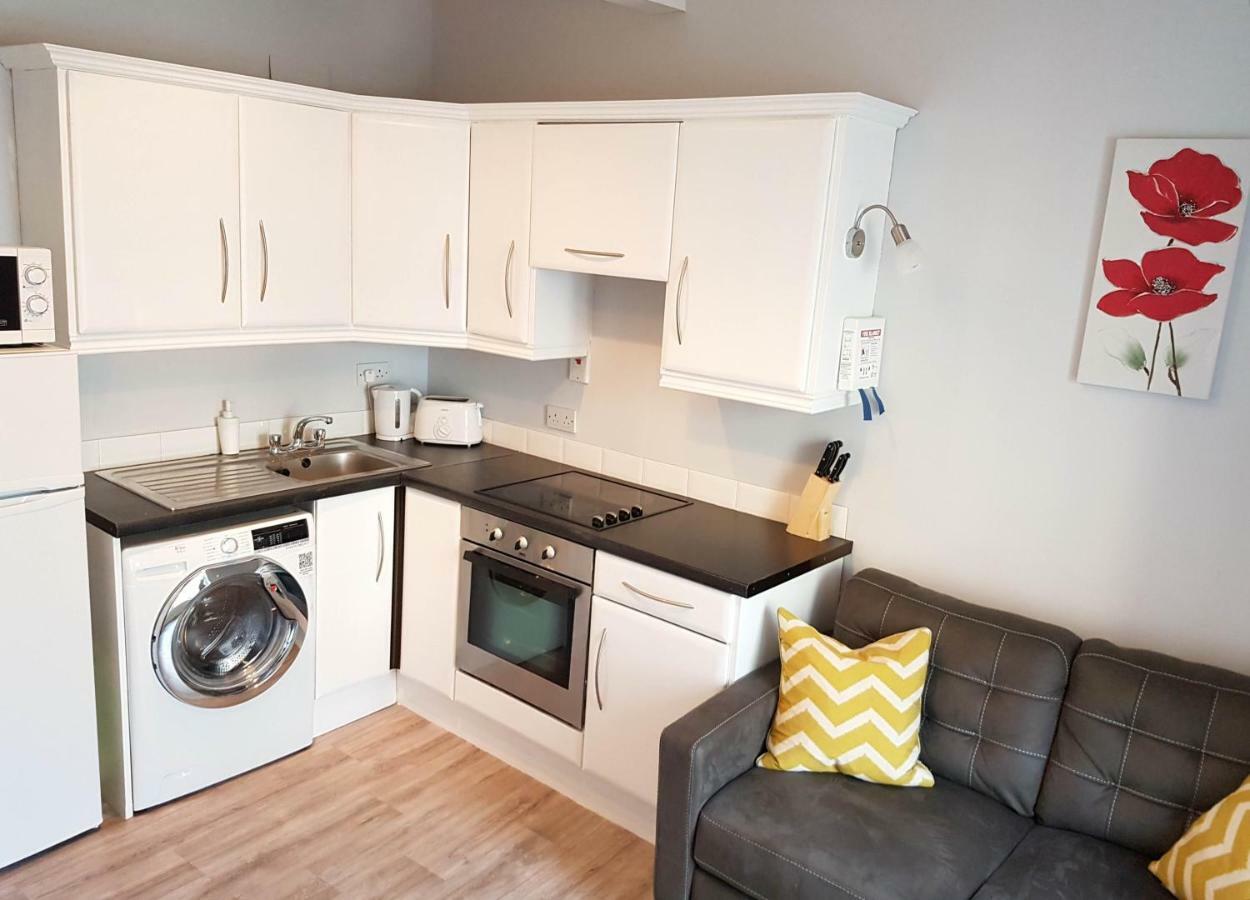 Townhouse In Centre Of Cobh Apartment Bagian luar foto
